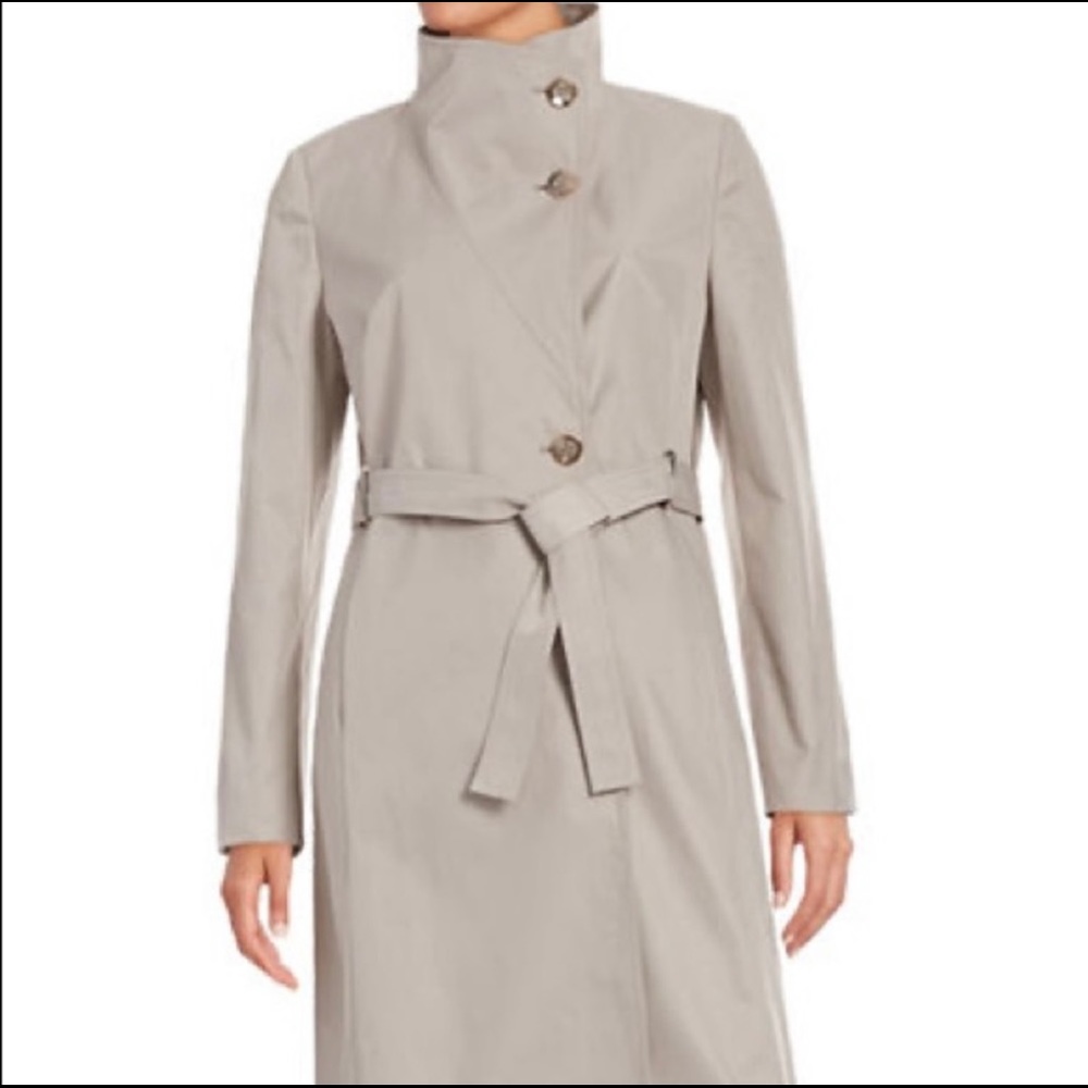 Ivanka Trump Trench Coat size xs Beige